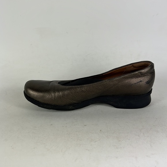Clarks leather metallic bronze gold round toe slip on shoes us women's size 8 - Picture 7 of 10